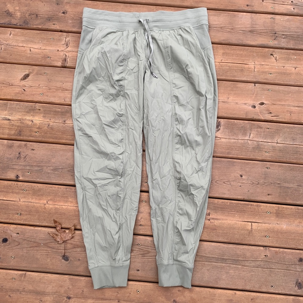 Lululemon Studio Jogger 14 Meadow khaki